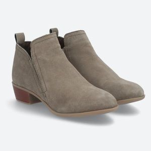 Diba. Layla Suede Bootie. 1.5” heel. Women’s 10.